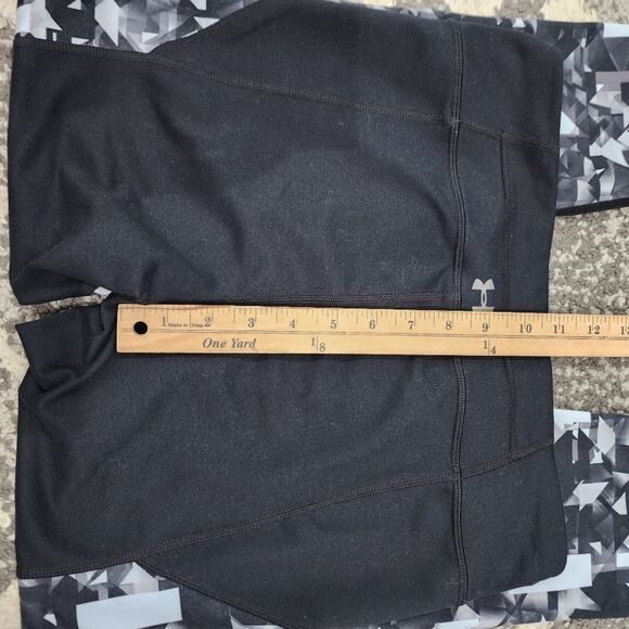 Under armour black and Grey women's size medium crop leggings - Picture 5 of 6
